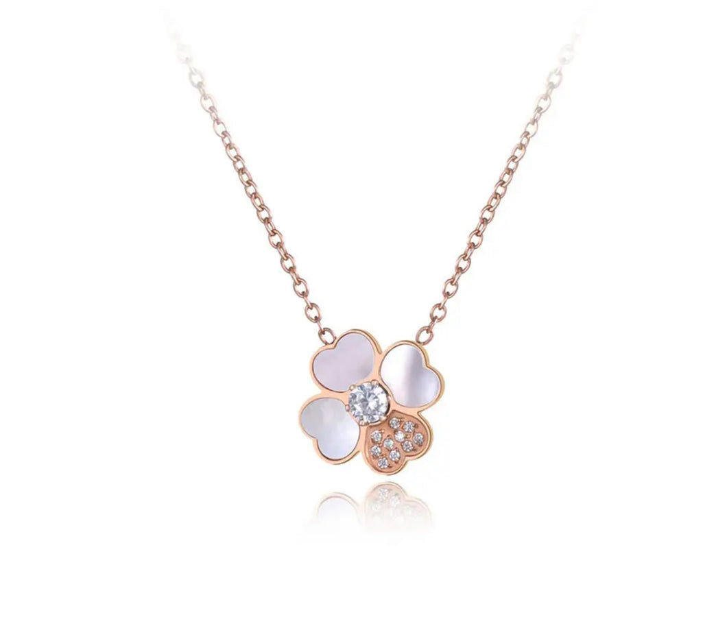 Rose Clover necklace with white shell