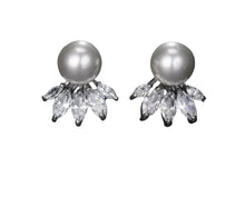Load image into Gallery viewer, Pearl &amp; Diamanté stud Earrings

